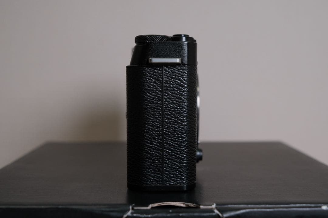 シャッター数1690 富士フイルム FUJIFILM X-E4