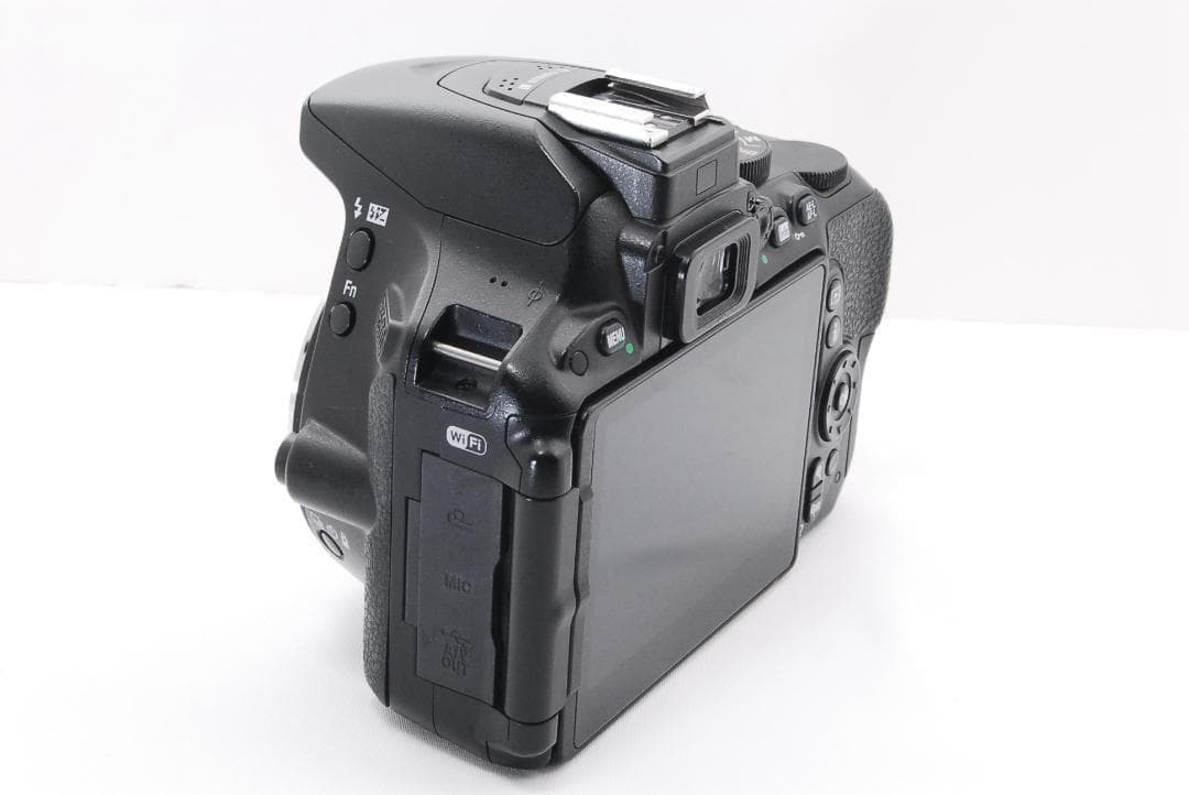 Nikon D5500 一眼レフカメラ シングルレンズ スマホに転送機能搭載
