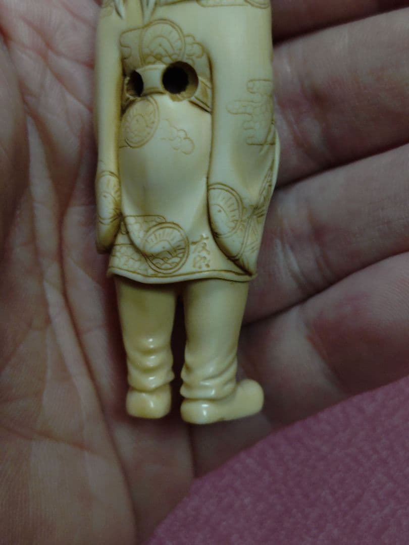 根付 彫刻 在銘 天然素材 アンティーク 工芸品 置物