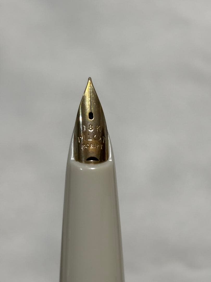 PILOT '70s 新品 Elite 万年筆 18Kスクリプト　レトロ