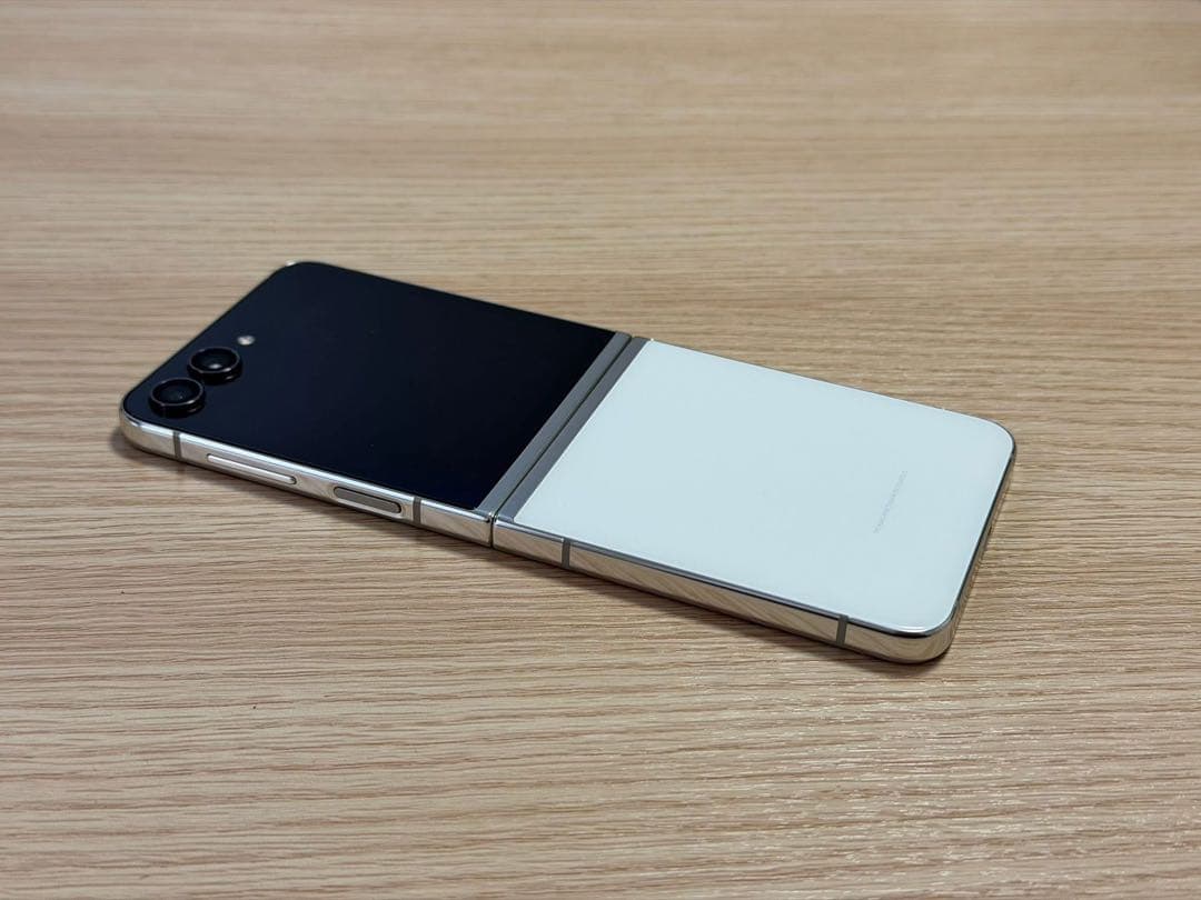 Galaxy Flip5 256GB ホワイト SIMフリー