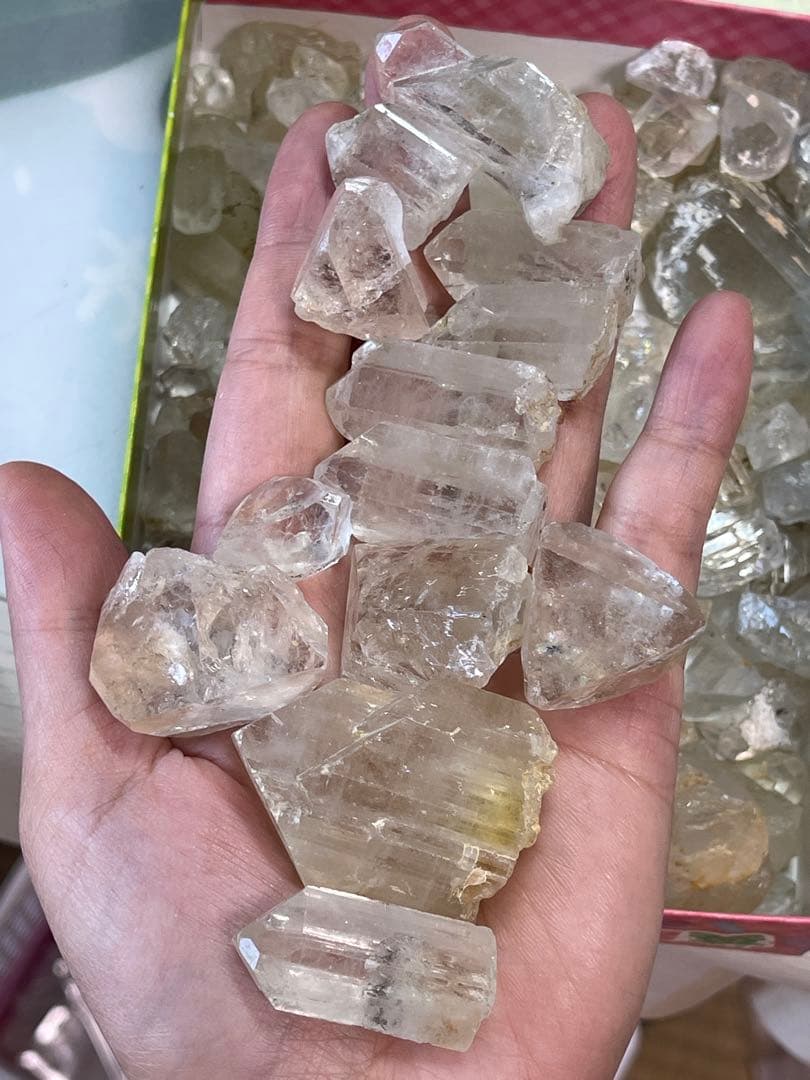 ベトナム産トパーズ4400ct(880g)