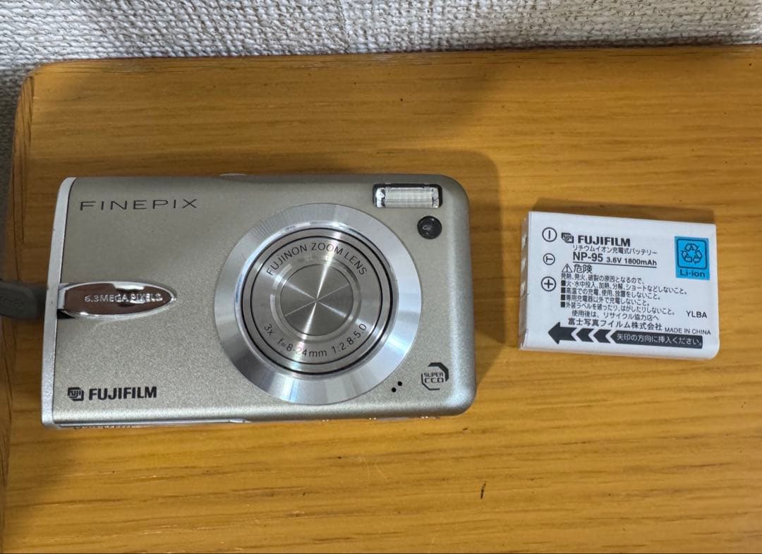 動作品　美品　Fujifilm FinePix F30 デジタルカメラ