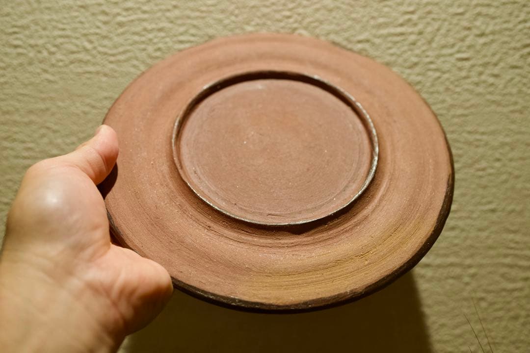 赤土素地の温もり 縁釉が映える作家物焼締め陶器皿