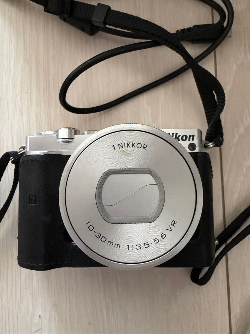 Nikon 1 J5 ミラーレスカメラ　ダブルレンズキット
