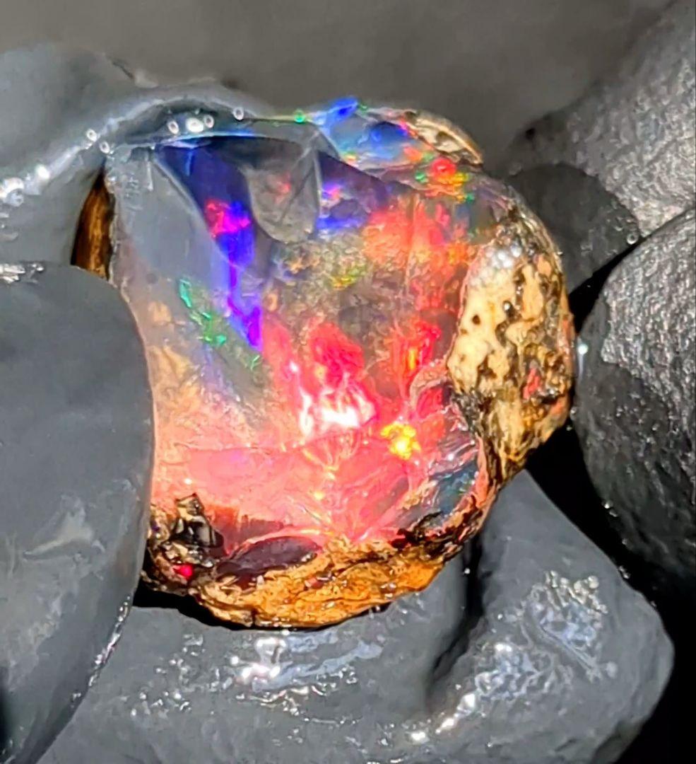 【10.5ct】エチオピア　オパール　原石　天然石　標本　ブルー　虹　レインボー