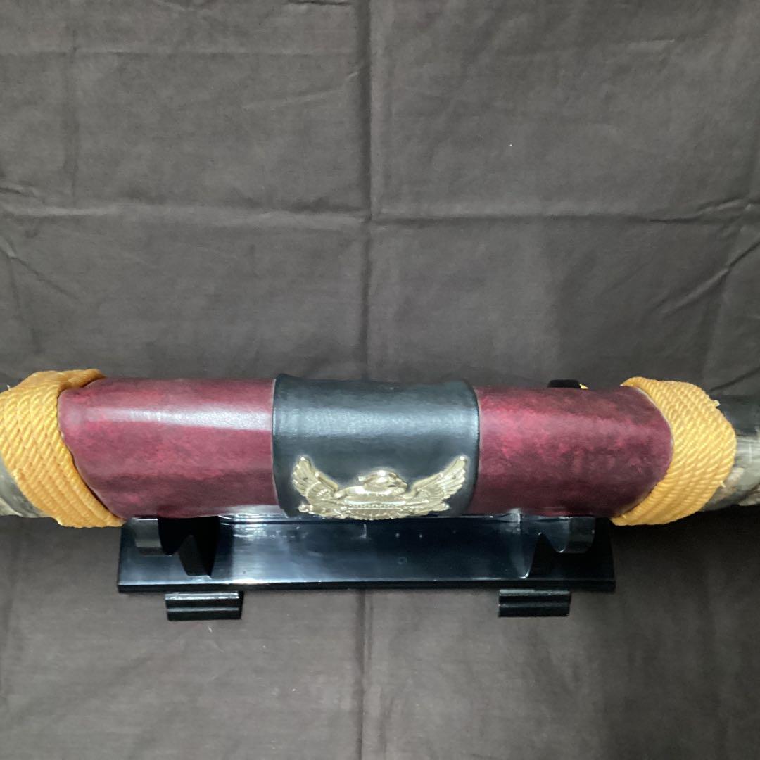 大型角製装飾置物 黒色台座付き