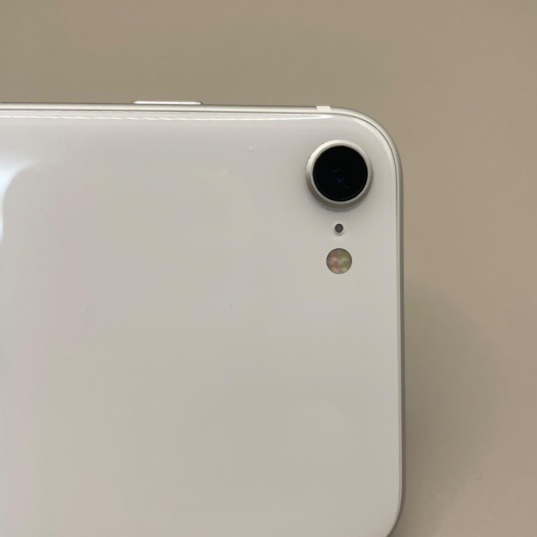 美品✨iPhone SE(第２世代)128GBホワイト バッテリー新品100％