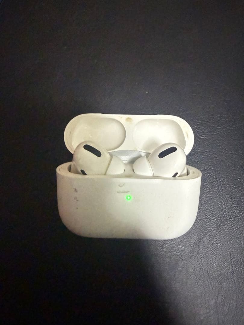 AirPodsPro本体と両耳 ホワイト