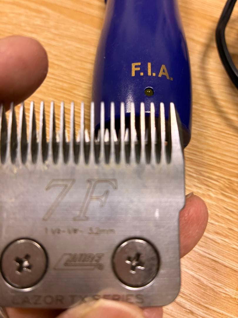 SHARK F.I.A. バリカン 3つの刃付き