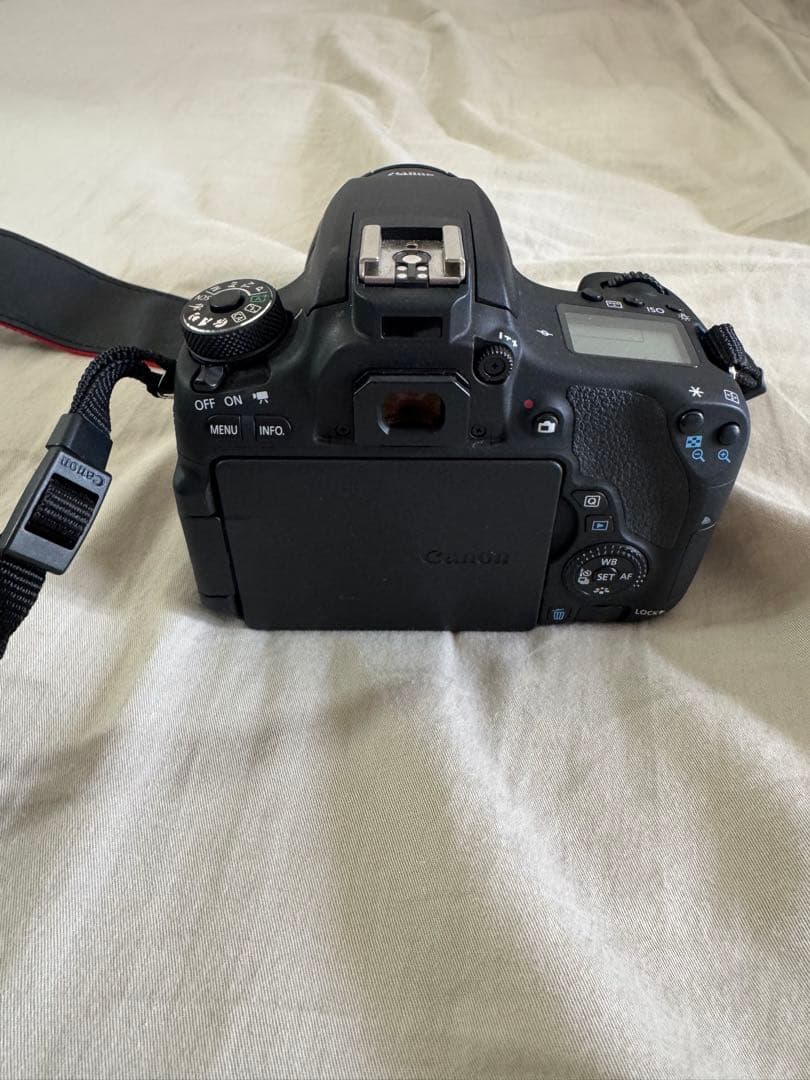 【美品】Canon 一眼レフカメラ EOS8000d SDカード付き
