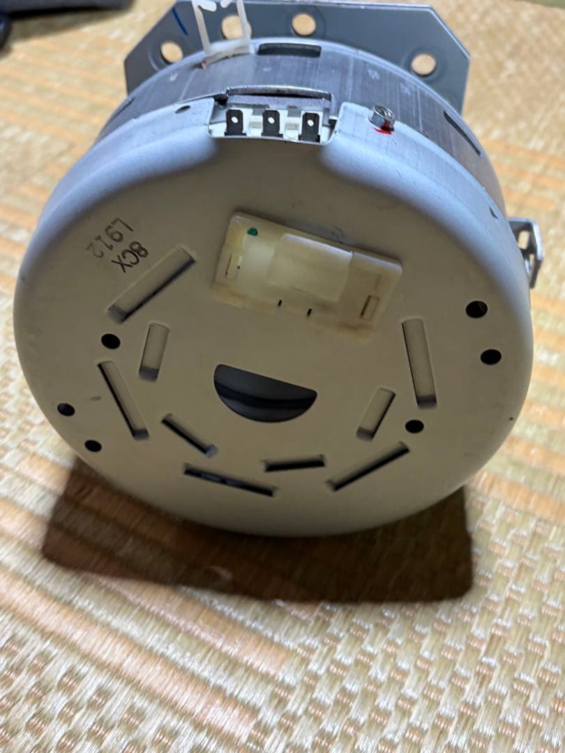 日立洗濯機用モーター部品 白い恋人　ビートウォッシュ　ギアプーラーと工具付き