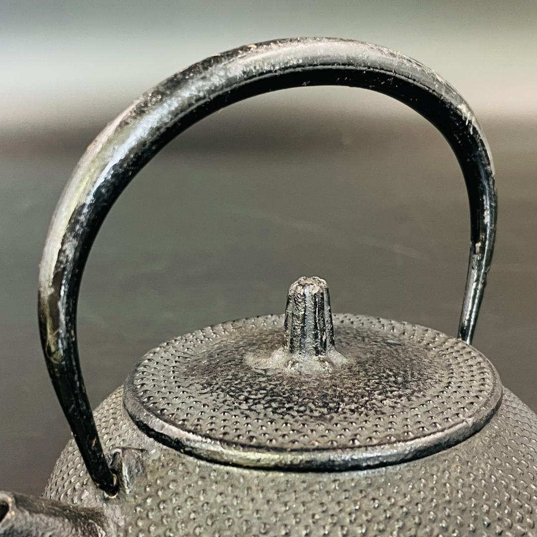 南部鉄器 岩鋳 清末作 照光堂 急須 アラレ文様 台付 本場盛岡 R8SA75