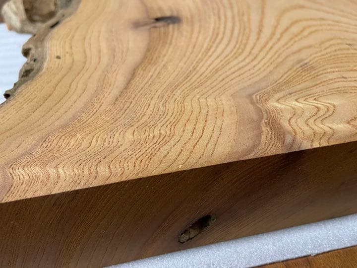 欅の無垢板(皮付き)