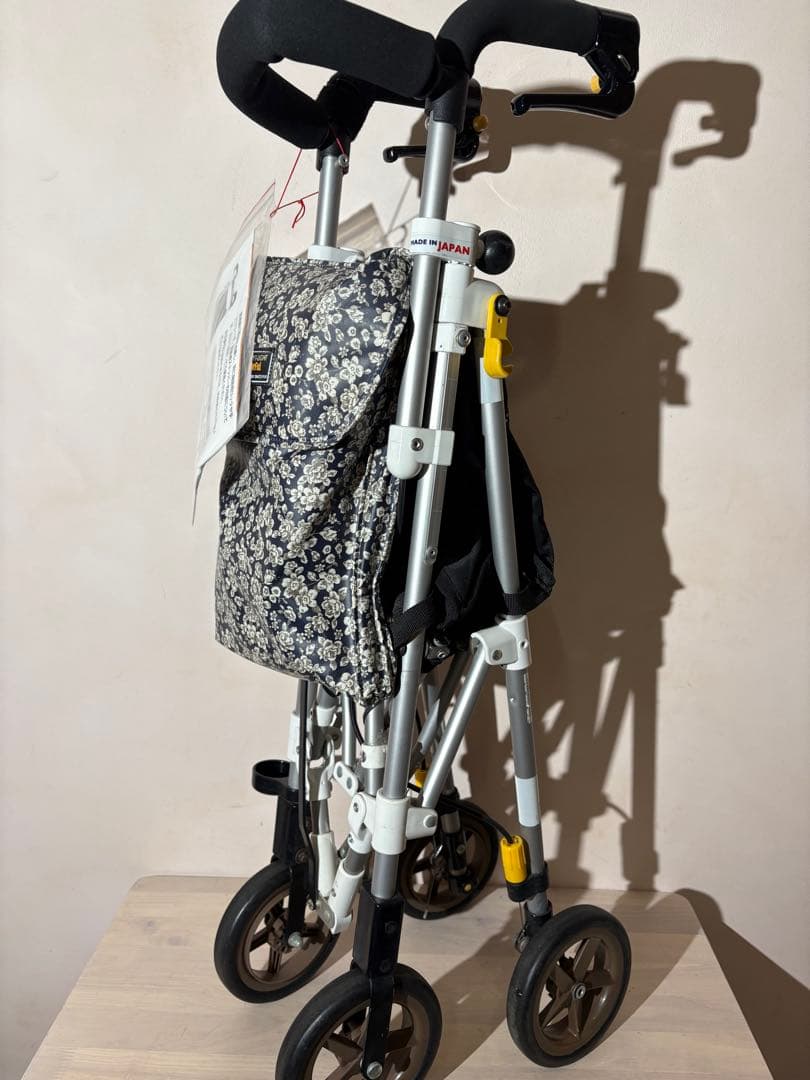 花柄折りたたみシルバーカー　サポートカー　ヘルシーワン