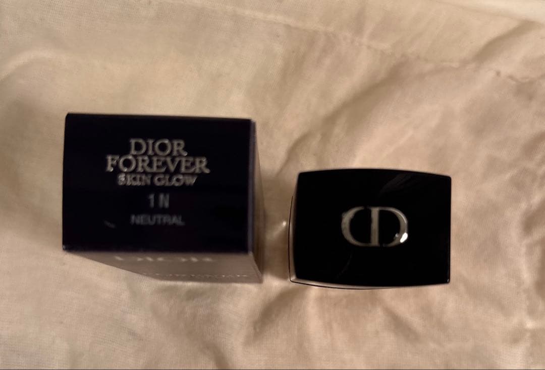 Diorディオールフォーエヴァーフルイドスキング ロウ（SPF50/PA+++）