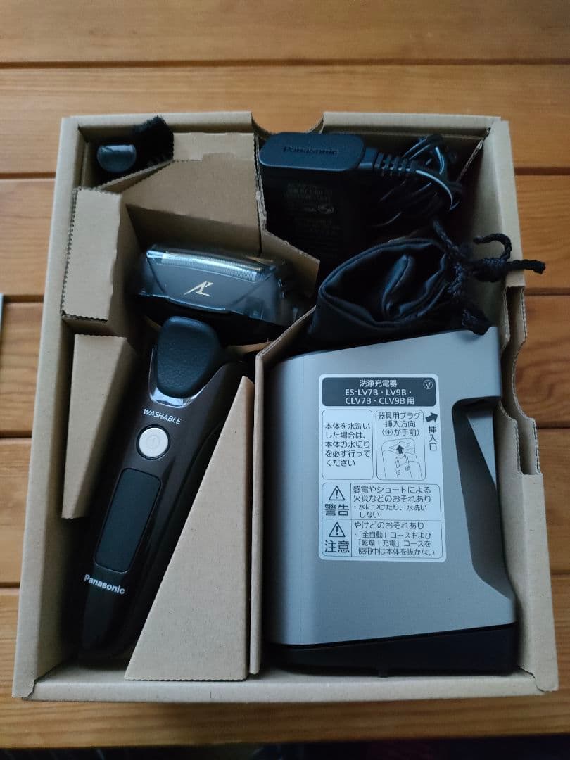 パナソニック 電気シェーバー 髭剃り　ラムダッシュ ES-CLV7B-T