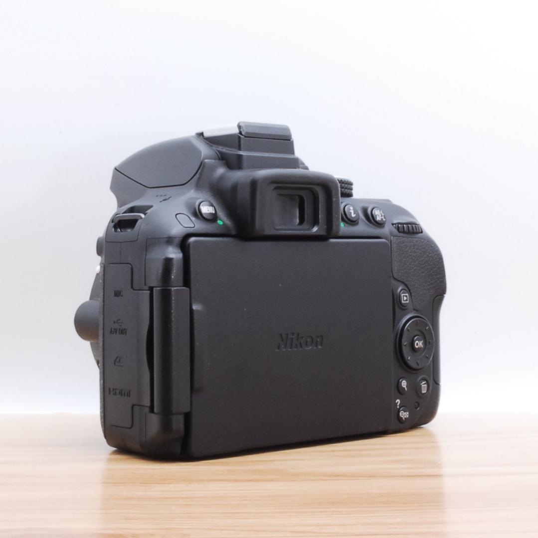 TYOWU❤フォロー割❤ 　⭐️美品⭐️Nikon D5300 レンズキット