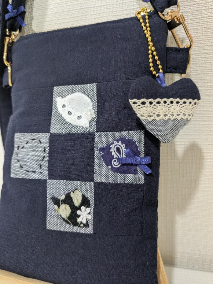 スーちゃん花束レースいっぱい携帯ポーチ　スーちゃんポーチサコッシュハンドメイド