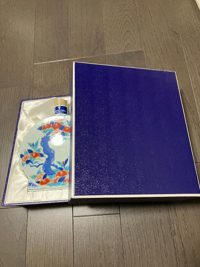 サントリーウイスキー 響 開館35周年記念 鍋島色絵椿文皿 陶器ボトル 未開封