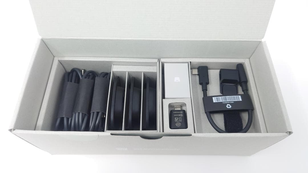 【美品】Vive Ultimate Tracker 3＋1セット、新品ベルト付き