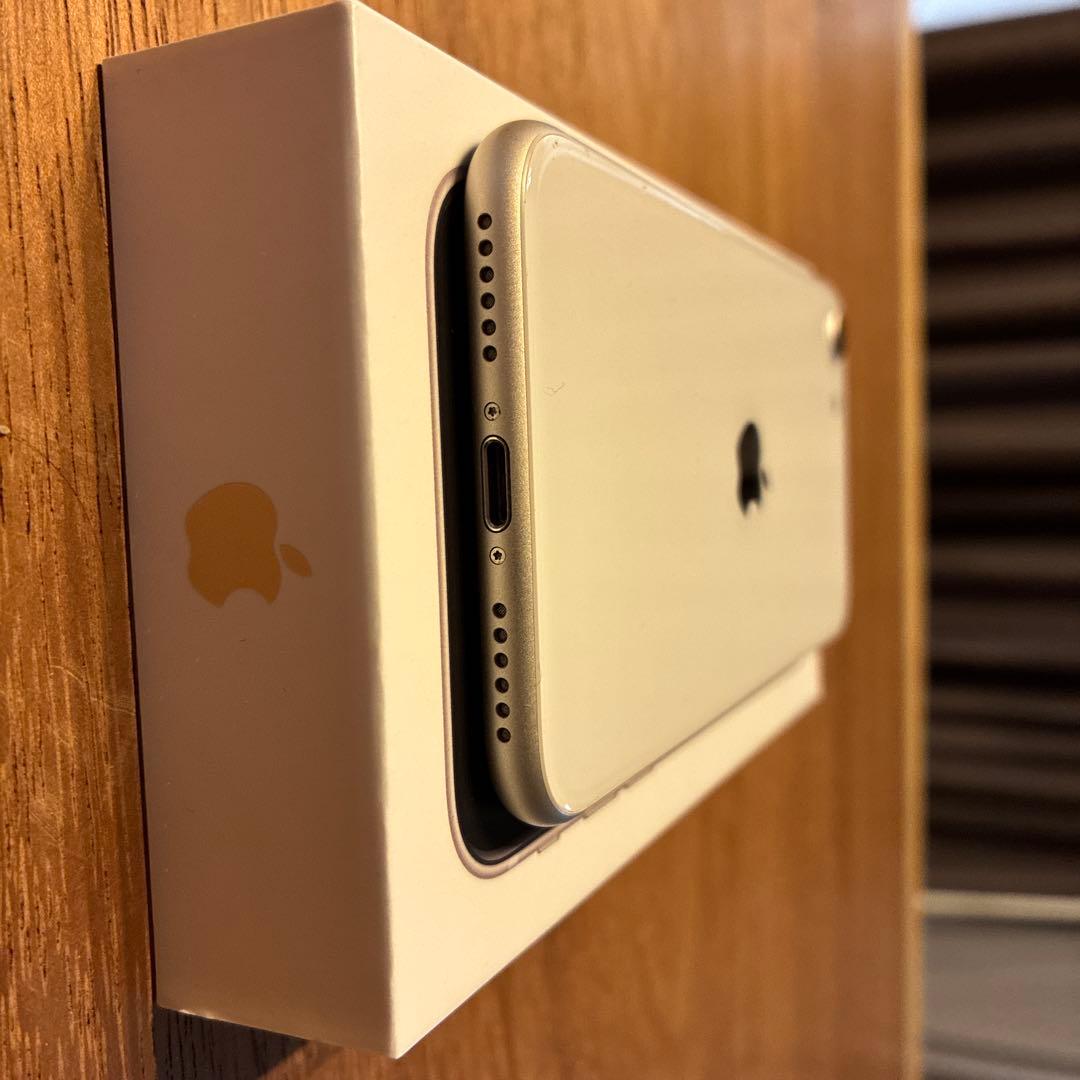 iPhone SE（第三世代）64GB