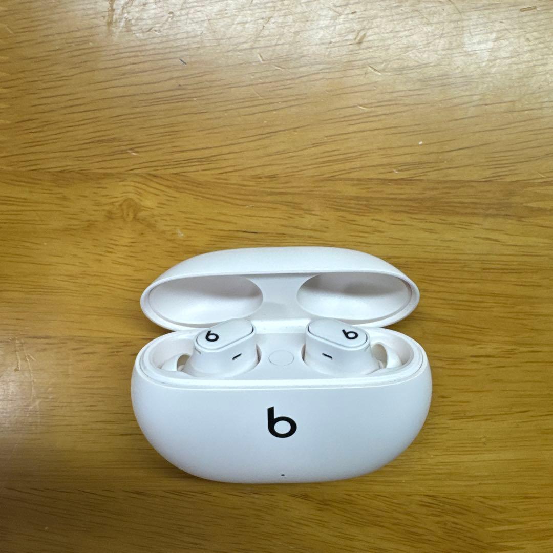 イヤホン Beats Studio buds +