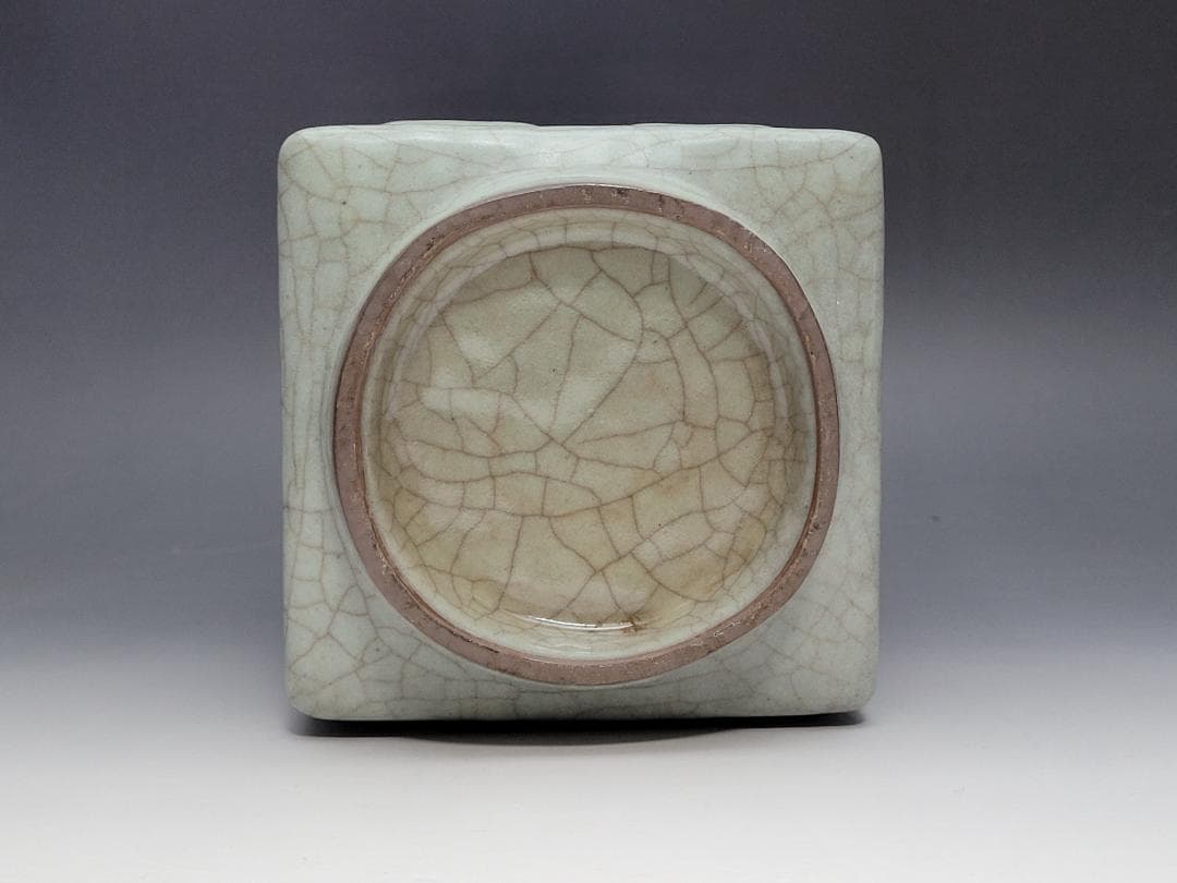 青磁 陽刻八卦文 四角花瓶 宋元時代 高さ約21.9cm