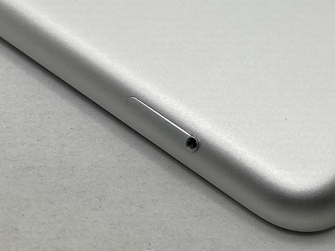 iPad(第5世代) Wi-Fi+C 32GB シルバー docomo30191