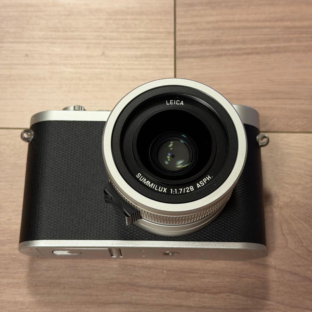 LEICA Q シルバー 純正バッテリー 純正プロテクター まとめ