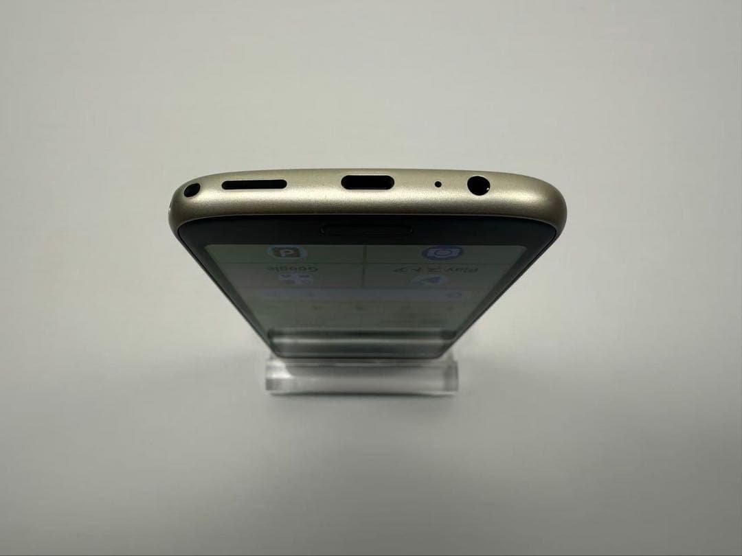 極美品 NTT docomo らくらくスマートフォン F-53E ゴールド