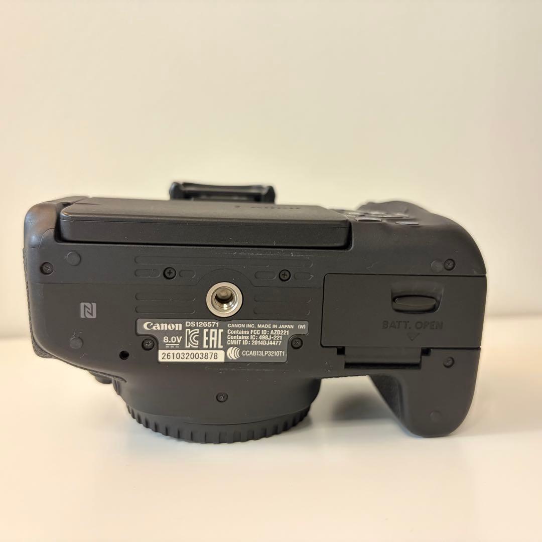 デジタルカメラ Canon EOS Kiss X8i DOUBLE ZOOM KIT