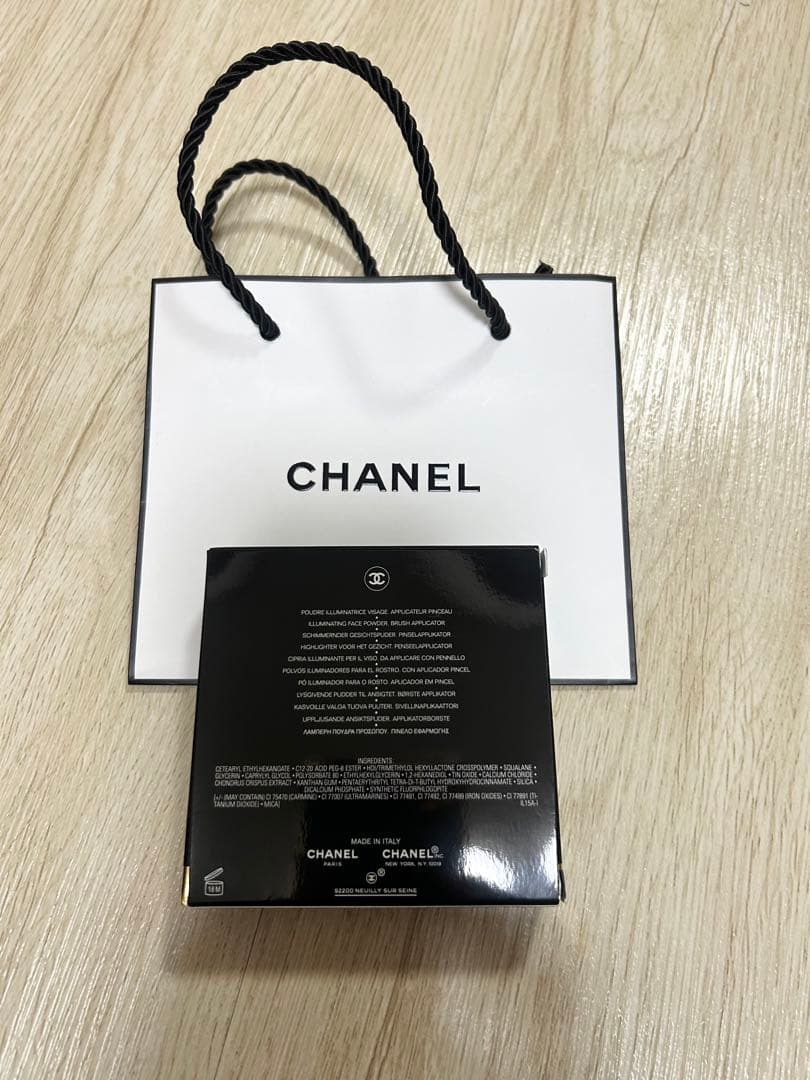 CHANEL フェイスパウダー　プードゥル ルミエール 40 ホワイトオパール