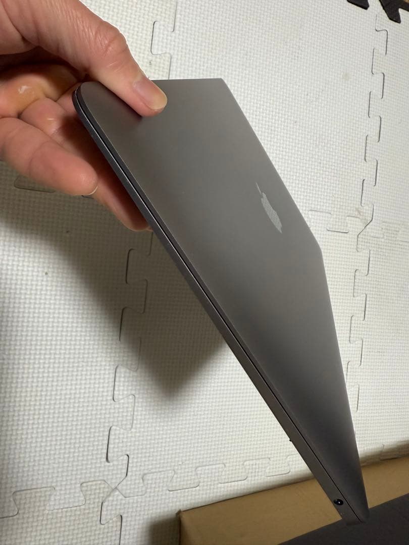 MacBook M1 16GB / 512GB 画面割れあり バッテリー100%