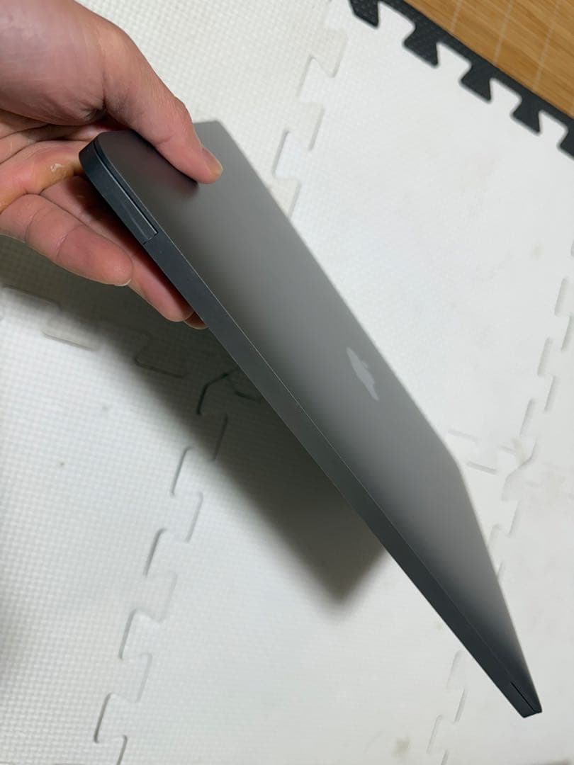 MacBook M1 16GB / 512GB 画面割れあり バッテリー100%