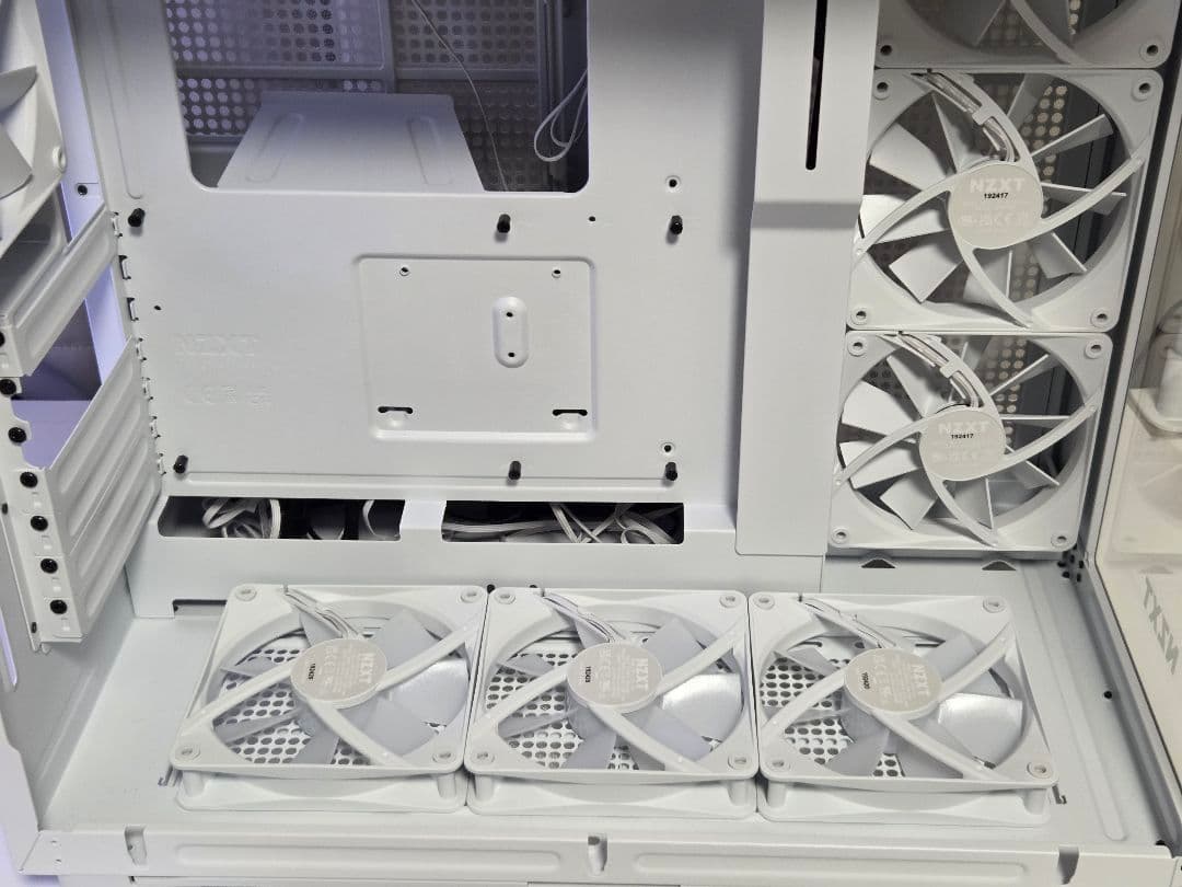 NZXT H9 Flow FANコントローラーRGB core 6個付き