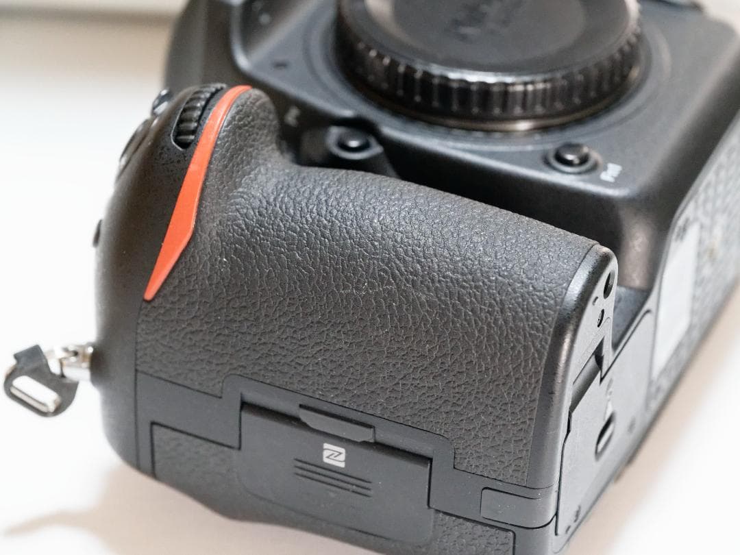 【撮影枚数 16466枚】Nikon D500 ボディ 付属品あり 薄傷あり