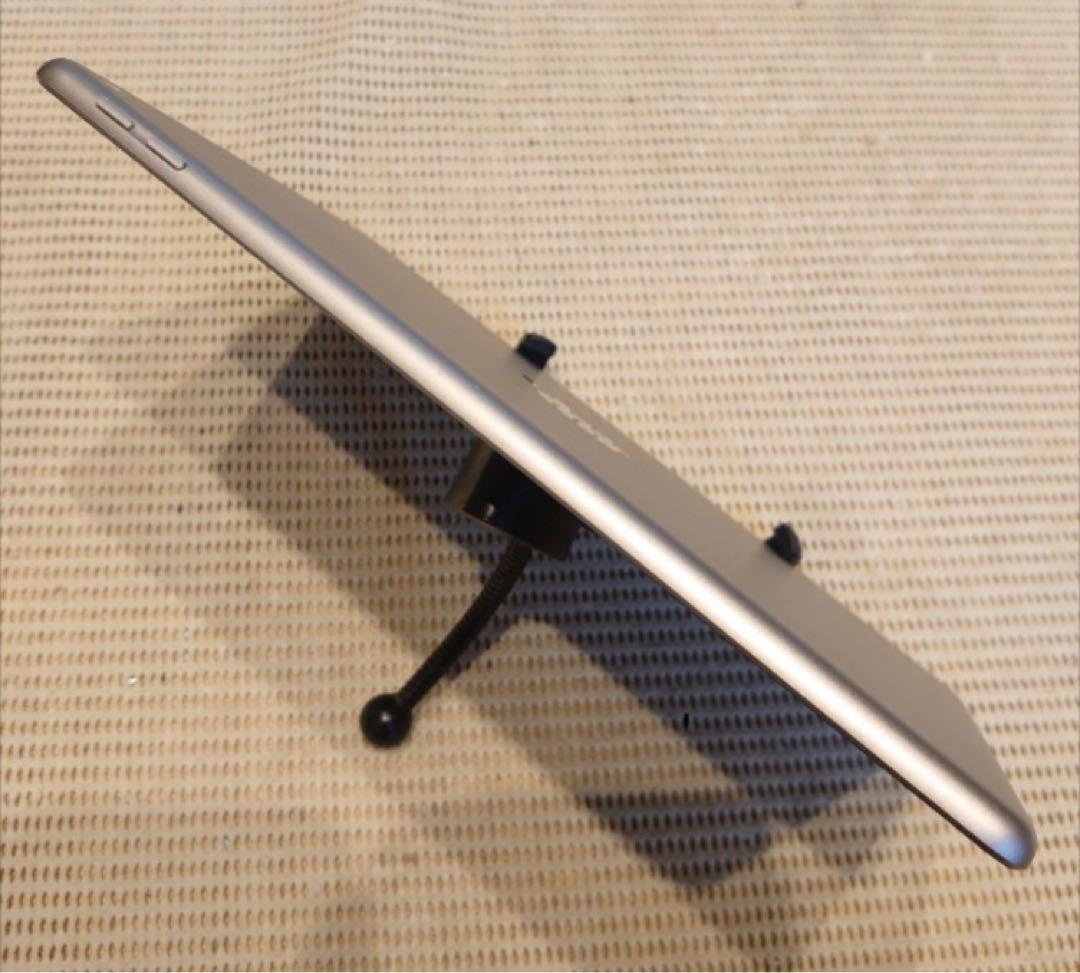 GCVVX完動品iPad第5世代(A1822)本体32GBグレイ送料込