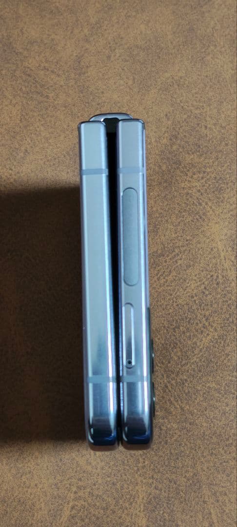 【美品】Galaxy ZFlip4au版SCG17純正ケース2種付 SIMフリー