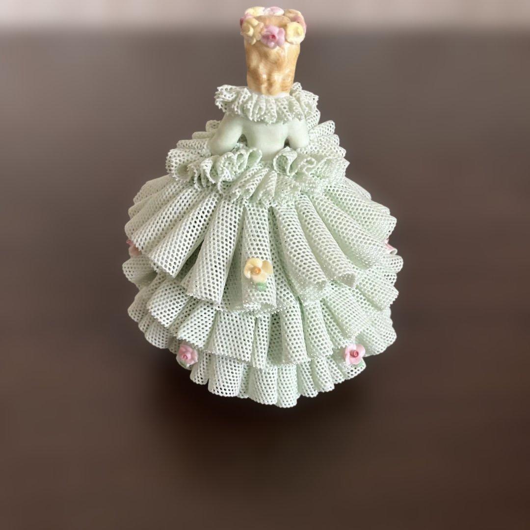 Irish Dresden アイリッシュドレスデン レース人形　本と花束
