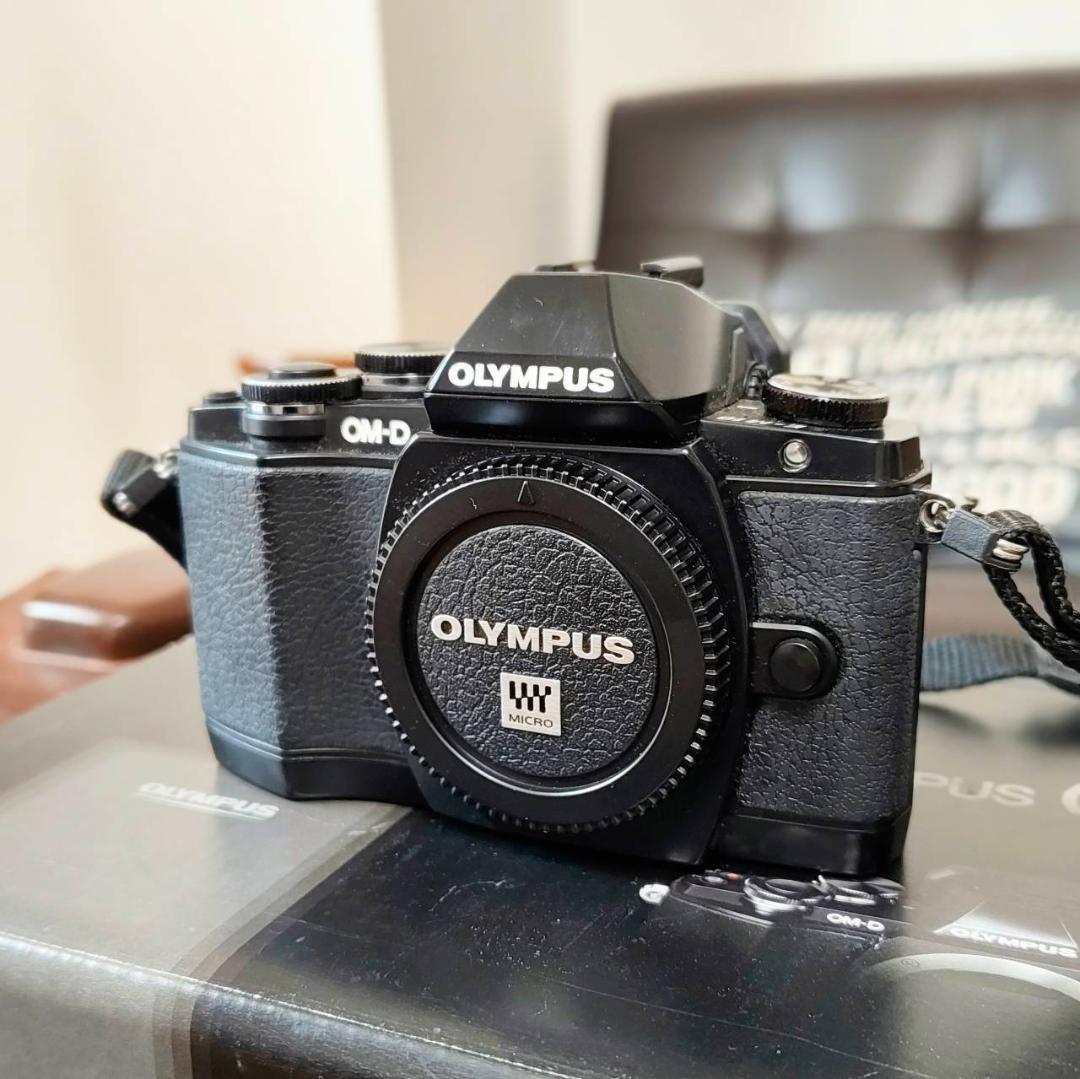 OLYMPUS OM-D E-M10 ダブルズームキット 初代 訳あり