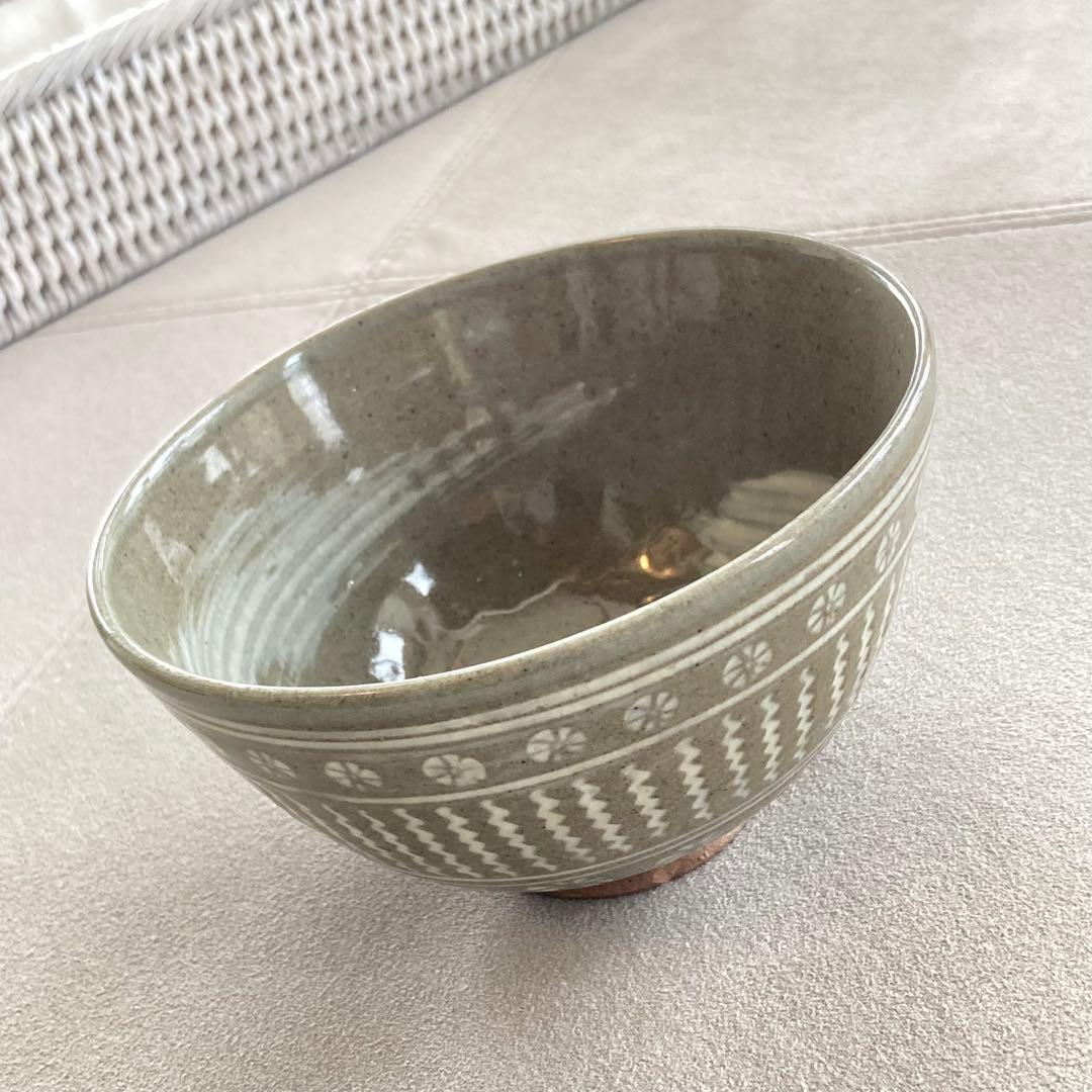模様入り　グレー　陶器茶碗　抹茶碗