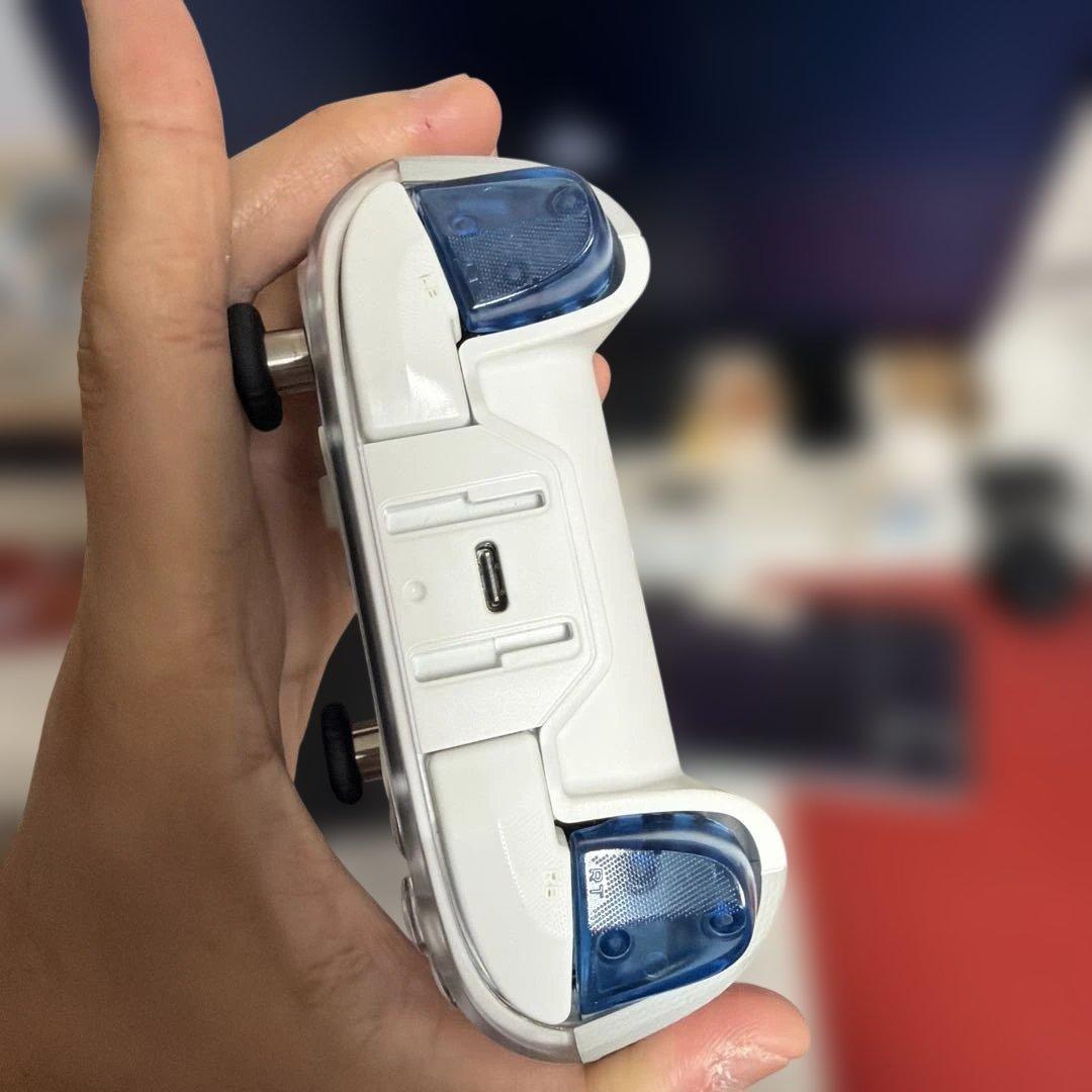 Flydigi APEX 4　コントローラー