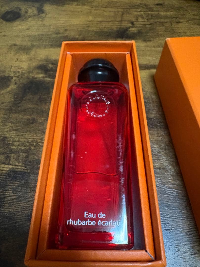 HERMES Eau de rhubarbe écarlate 香水