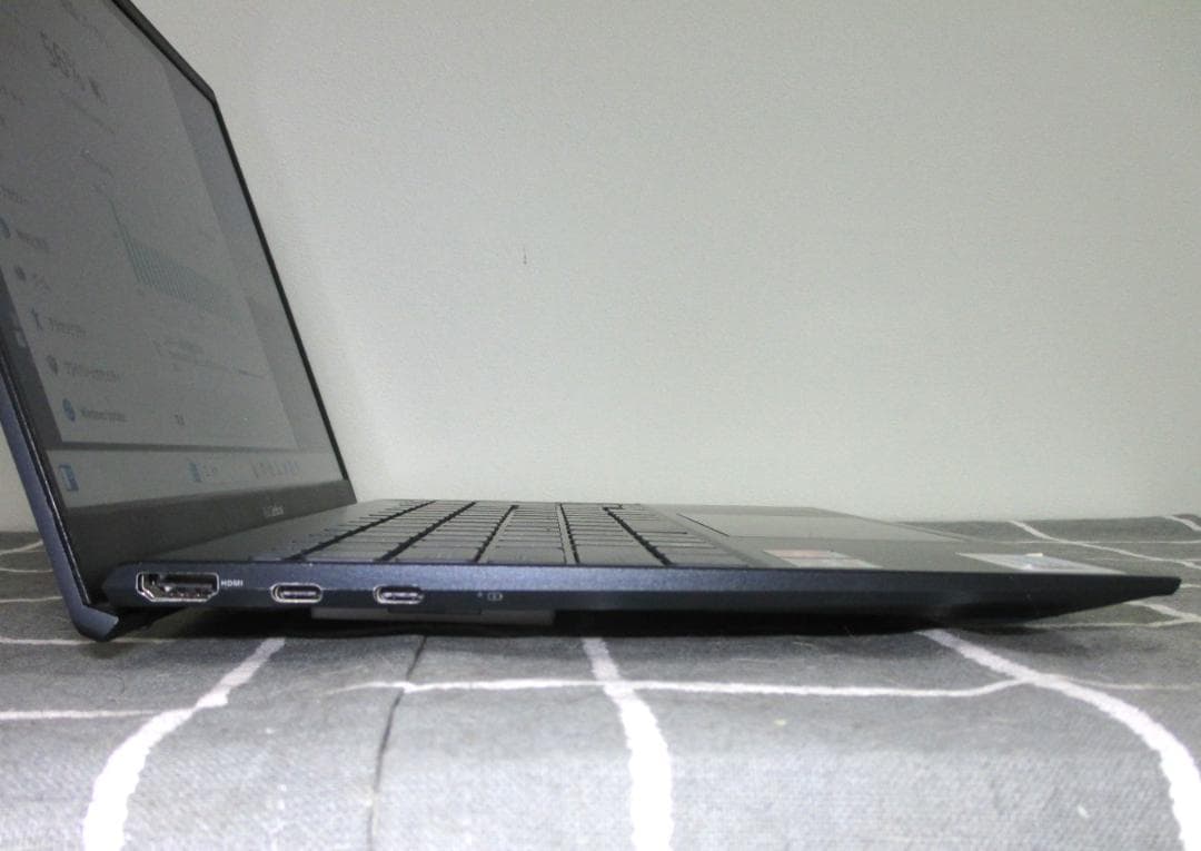 ASUS ZenBook Ryzen7、MS Office、Windows11