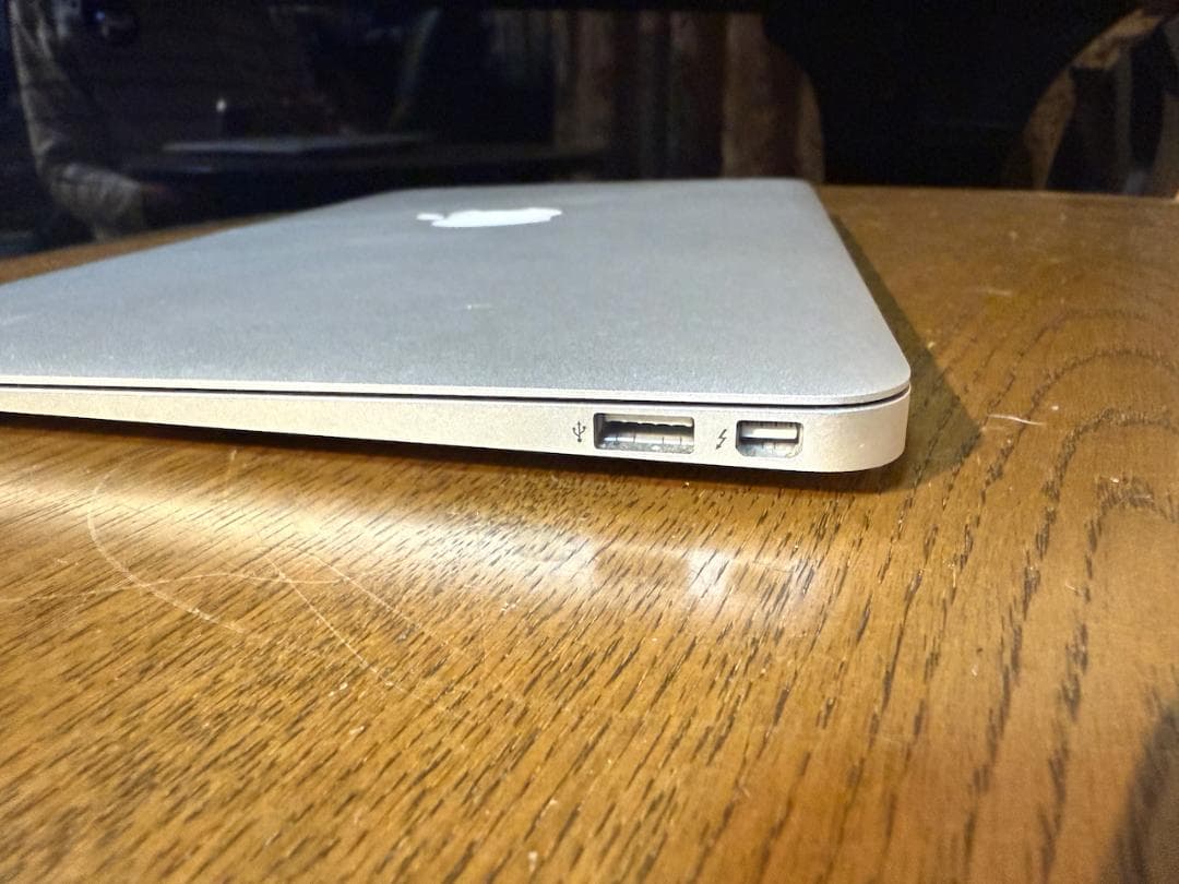 MacBook本体 MacBook Air 11-inch, 4GB SSD128GB 2014