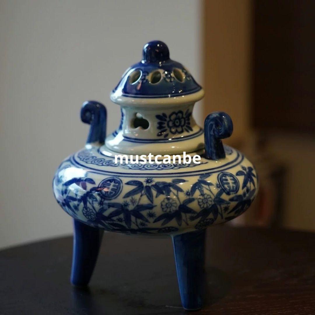 青花陶磁香炉 三脚透かし彫り香炉 青花磁器香薫炉 香道具 装飾品 工芸品 置物