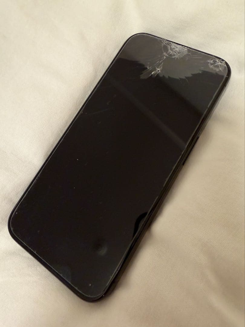 【iPhone15pro】ブラックチタニウム　128gb 画面割あり