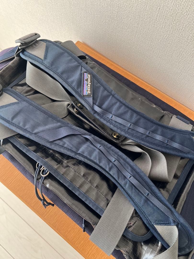 patagonia ブラックホール ・ダッフル45L ネイビー/オレンジ