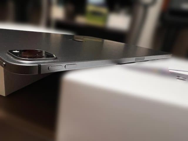 i*k様 iPad Pro 第4世代 12.9インチ 512GB docomo